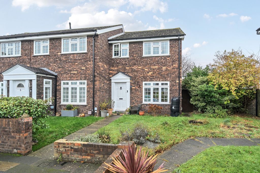 Property photo 1 of 26 1395674-19-695Fb0...