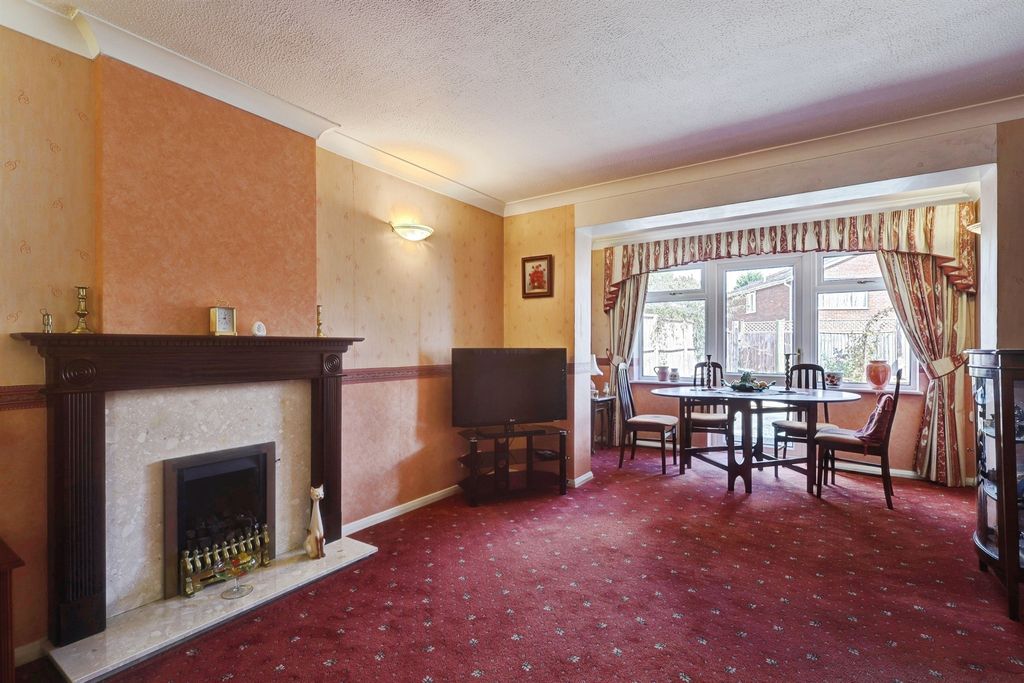 Property photo 2 of 17