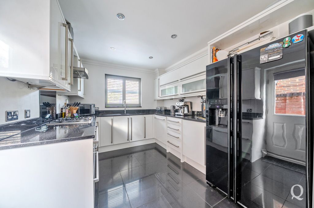 Property photo 2 of 22 3c2Ab1E5-0F78-484...