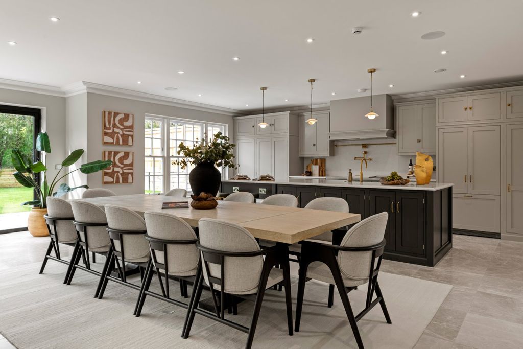 Property photo 3 of 15 Dining Room