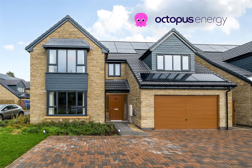 Property photo 1 of 13 House 8 Fenhurst