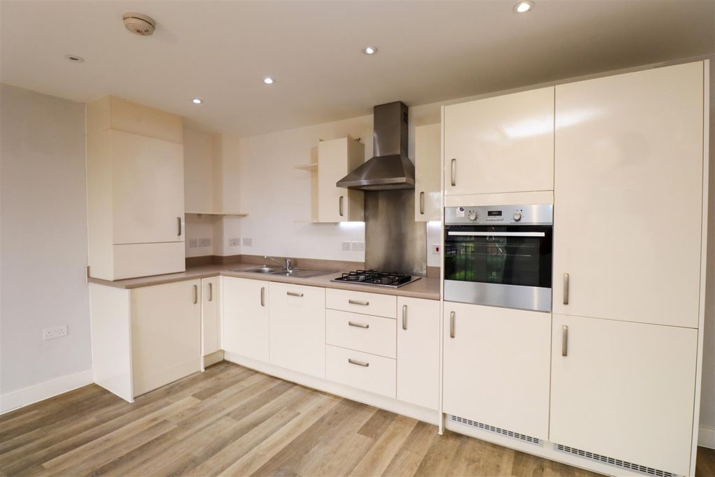 Property photo 2 of 19 Kitchen
