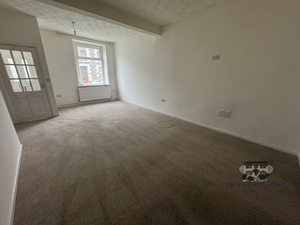 Property photo 2 of 9 Lounge