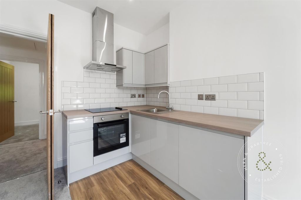 Property photo 3 of 7 207 Cathedral Rd Flat 4-11.Jpg