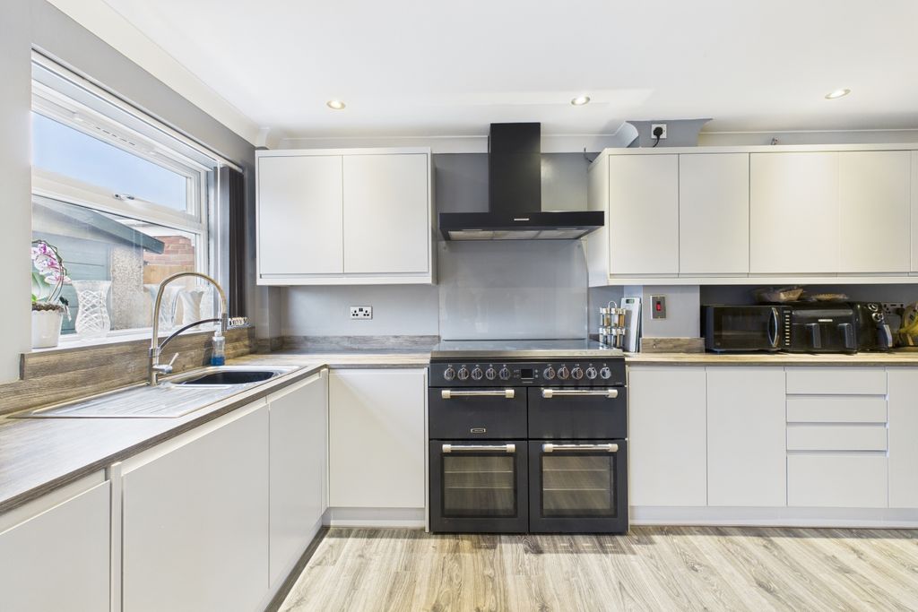 Property photo 2 of 14 Cam03162G0-Pr0393-Still012