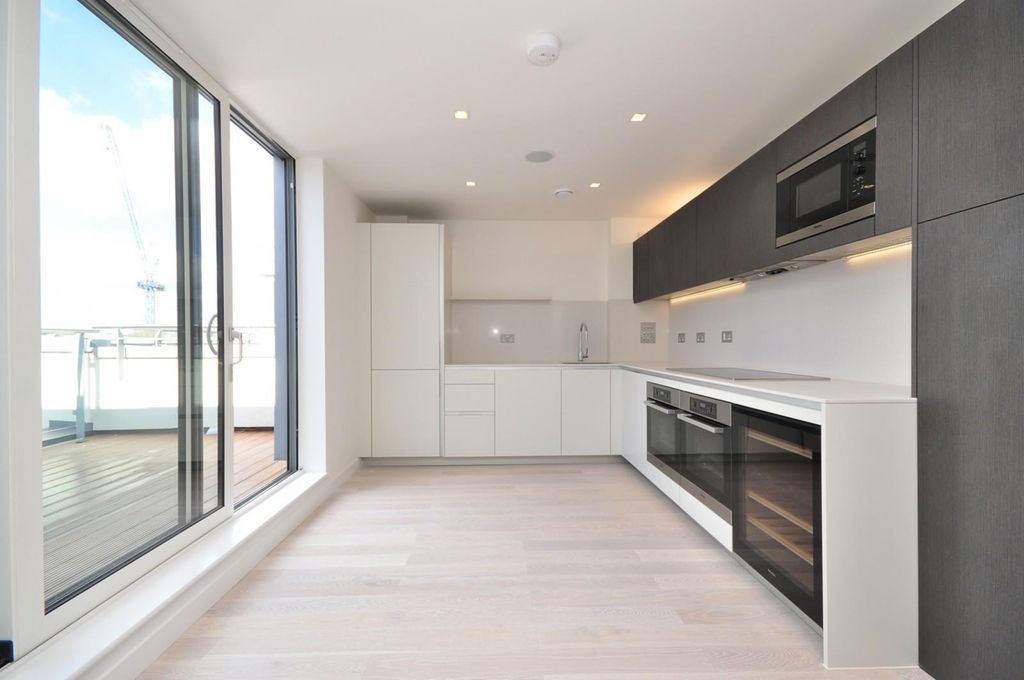 Property photo 3 of 10 Kitchen