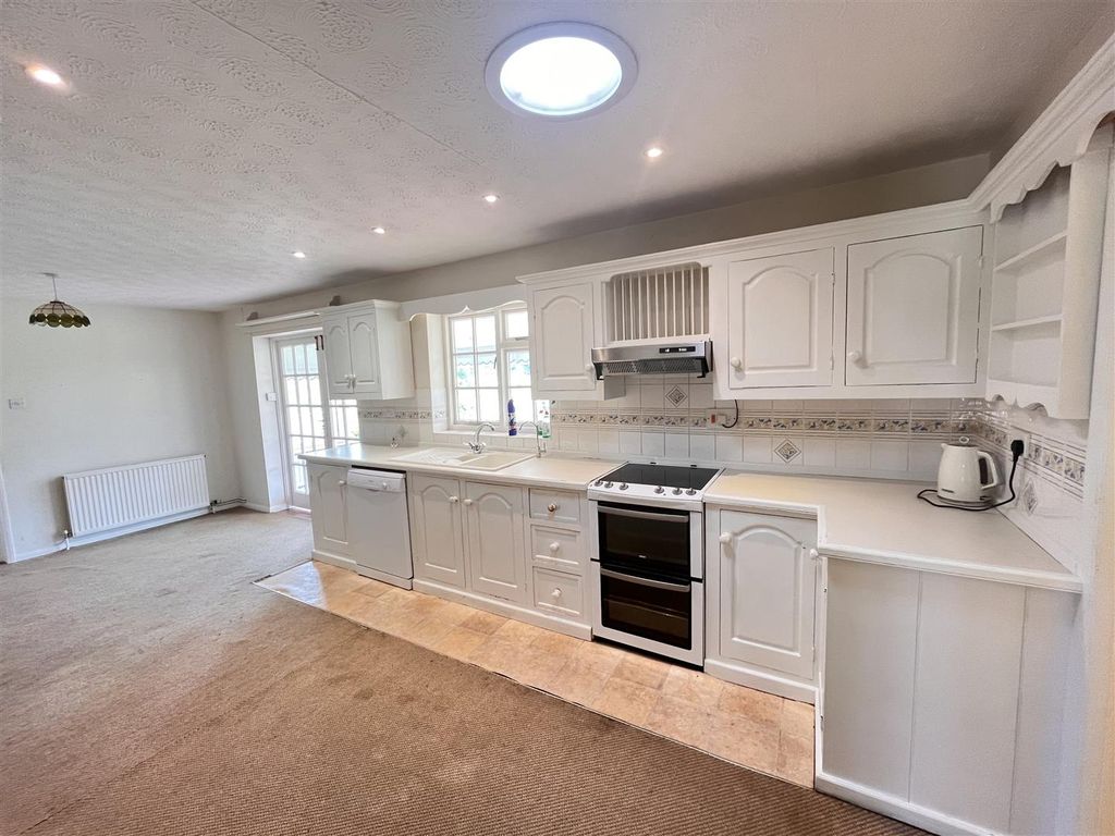 Property photo 3 of 15 Kitchen