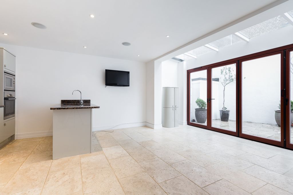 Property photo 1 of 6 73 Cadogan Lane Sw1-5 (1)