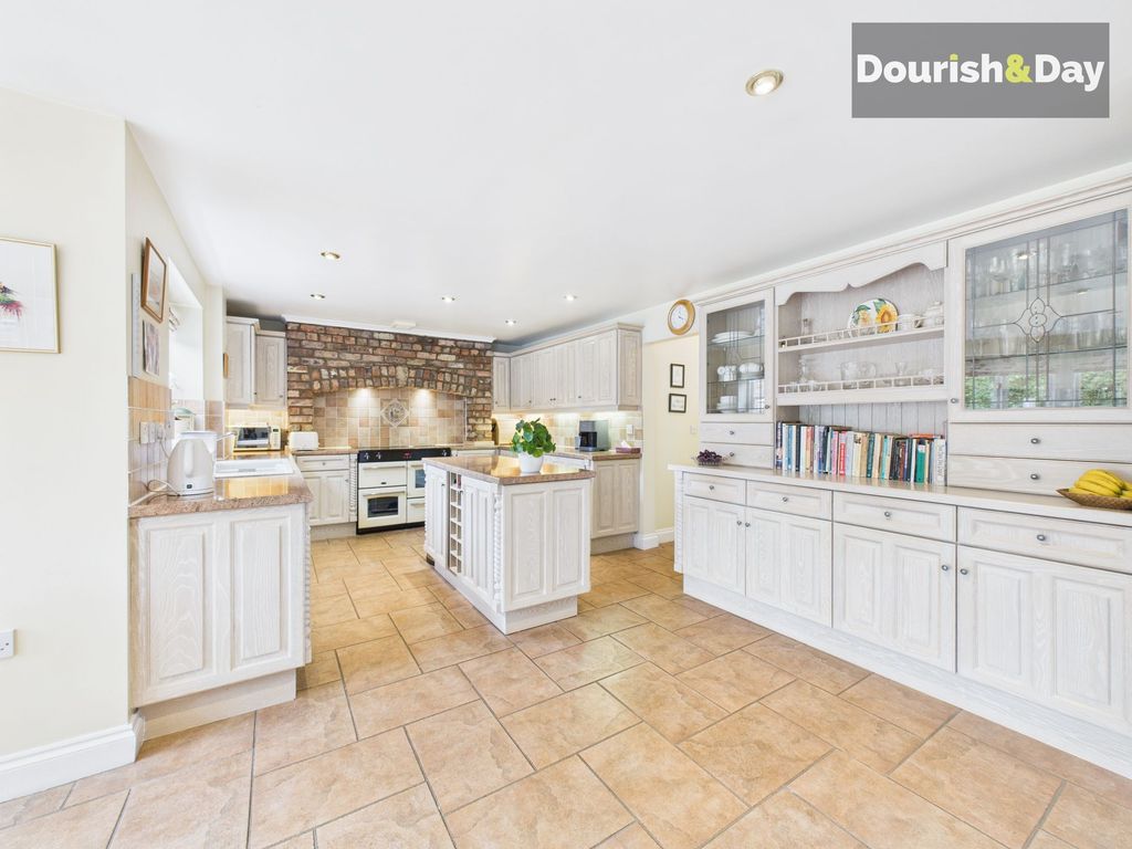 Property photo 3 of 40 Dining Kitchen