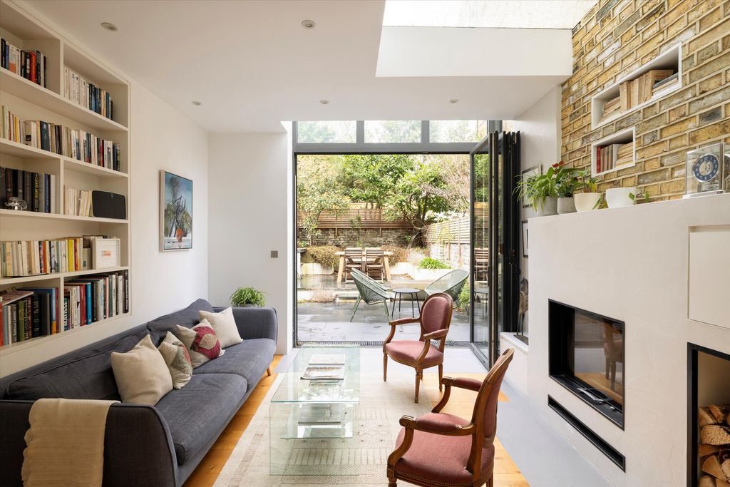 Property photo 2 of 17 Image