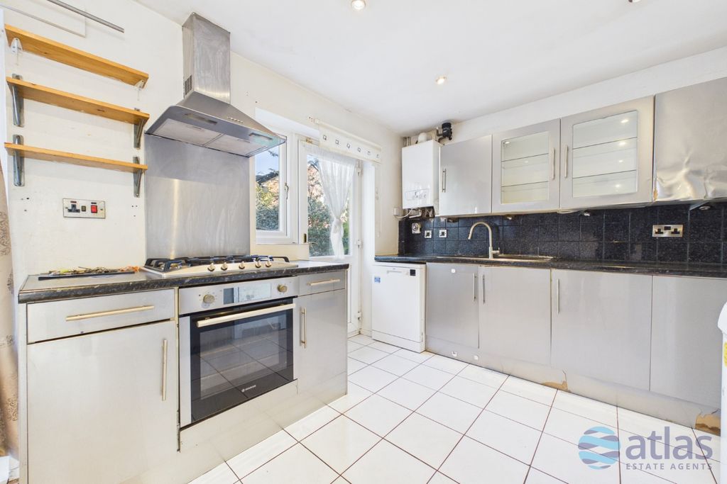 Property photo 3 of 21 Kitchen