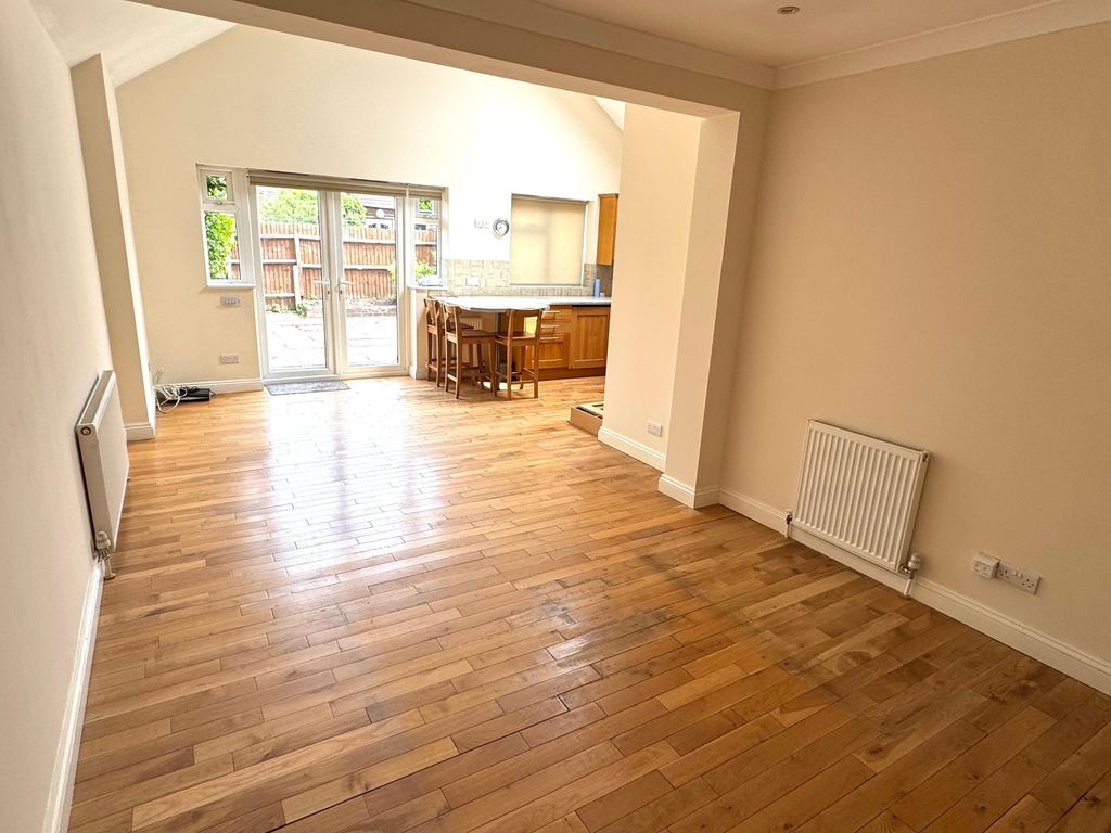 Property photo 3 of 11 Lounge-Kitchen