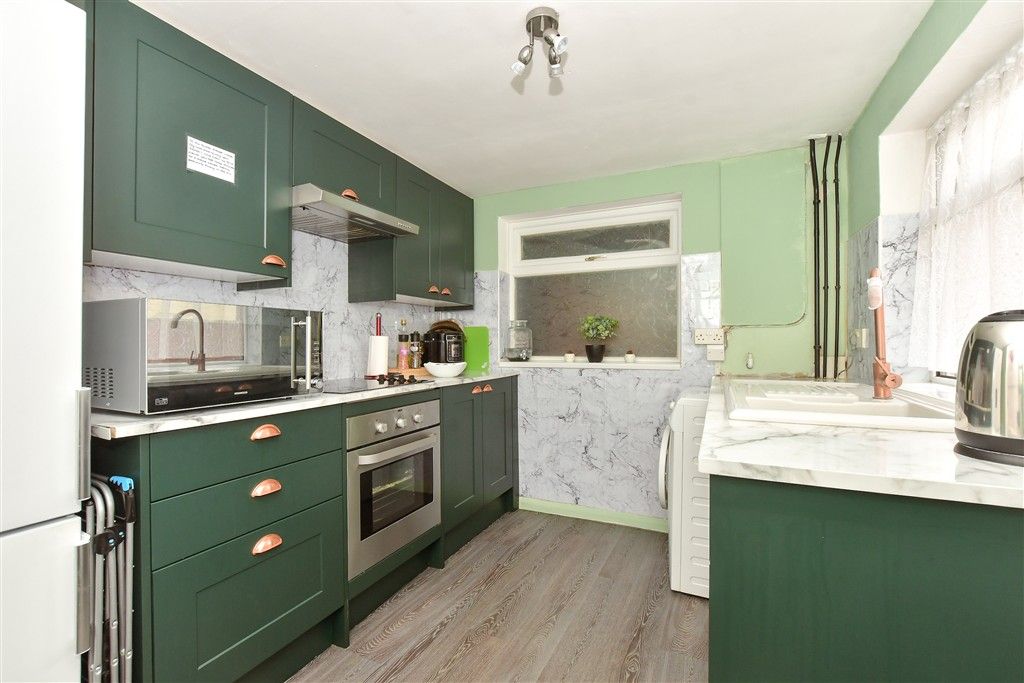 Property photo 3 of 14 Kitchen