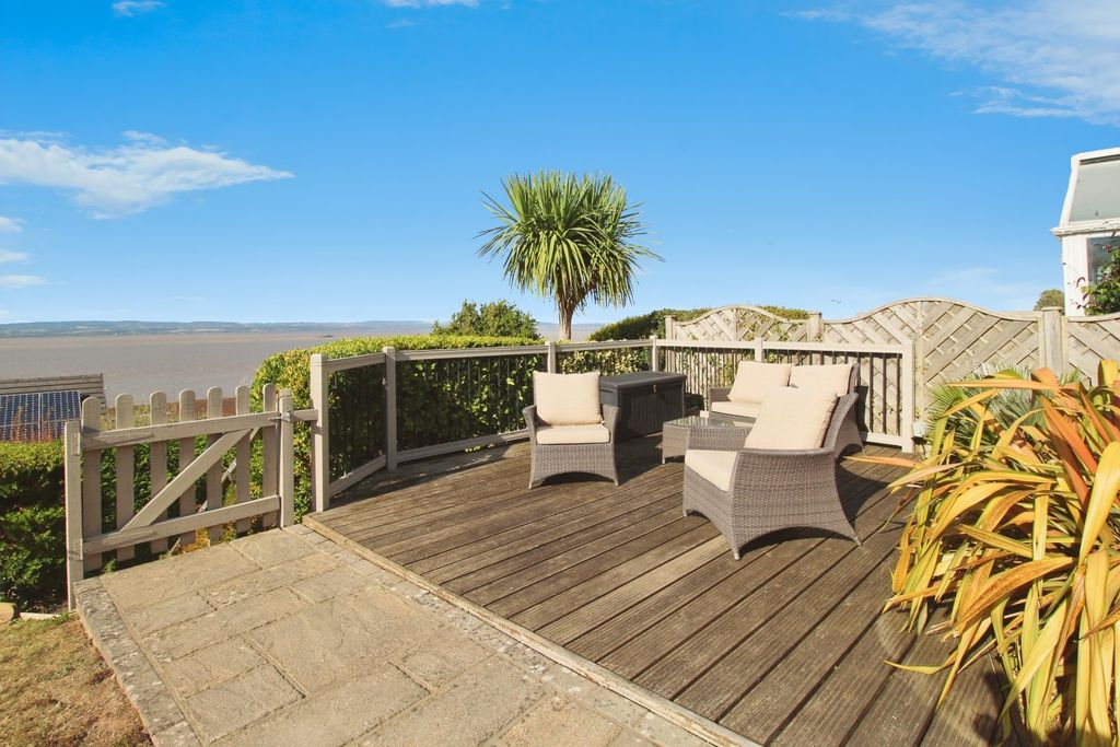 Property photo 2 of 21 Front Garden