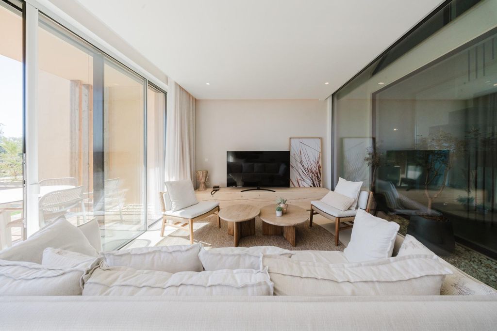 Property photo 3 of 48