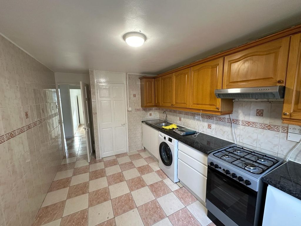 Property photo 3 of 14 Photo 8