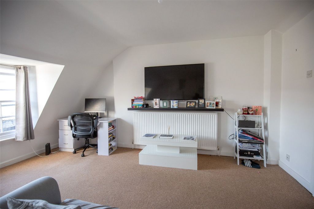 Property photo 3 of 10 Picture No. 04