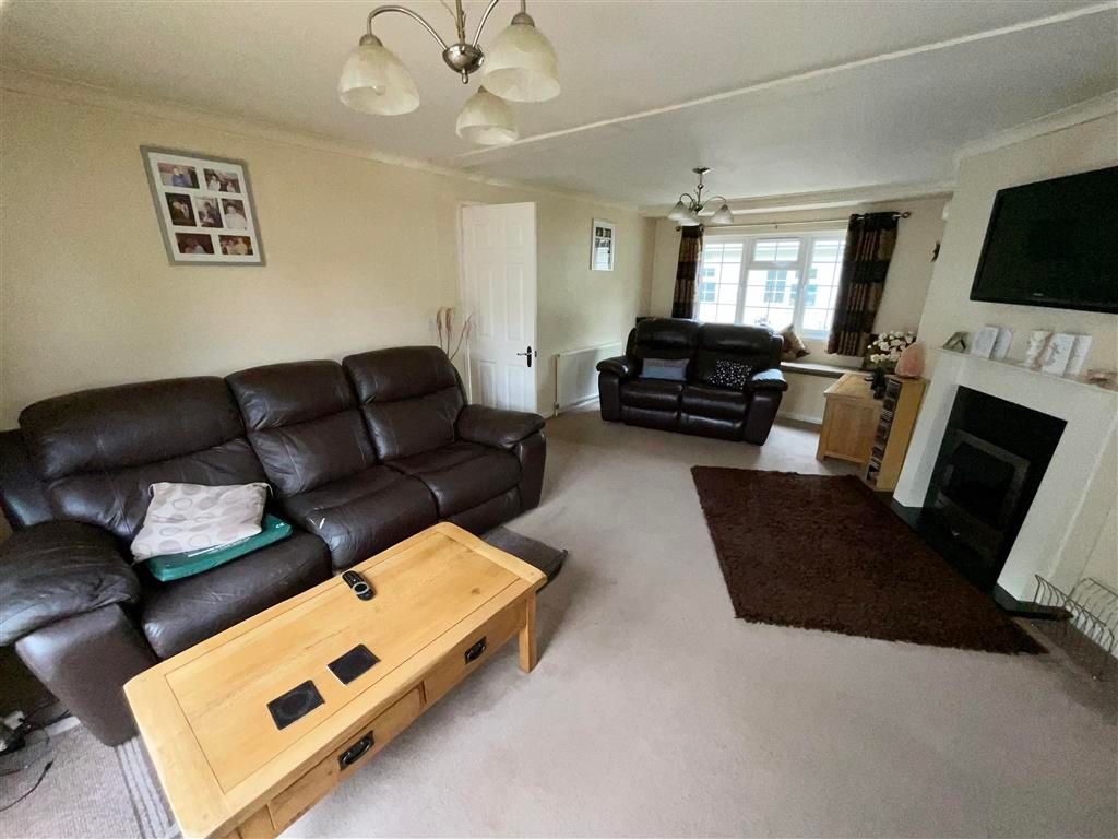 Property photo 1 of 9 Lounge