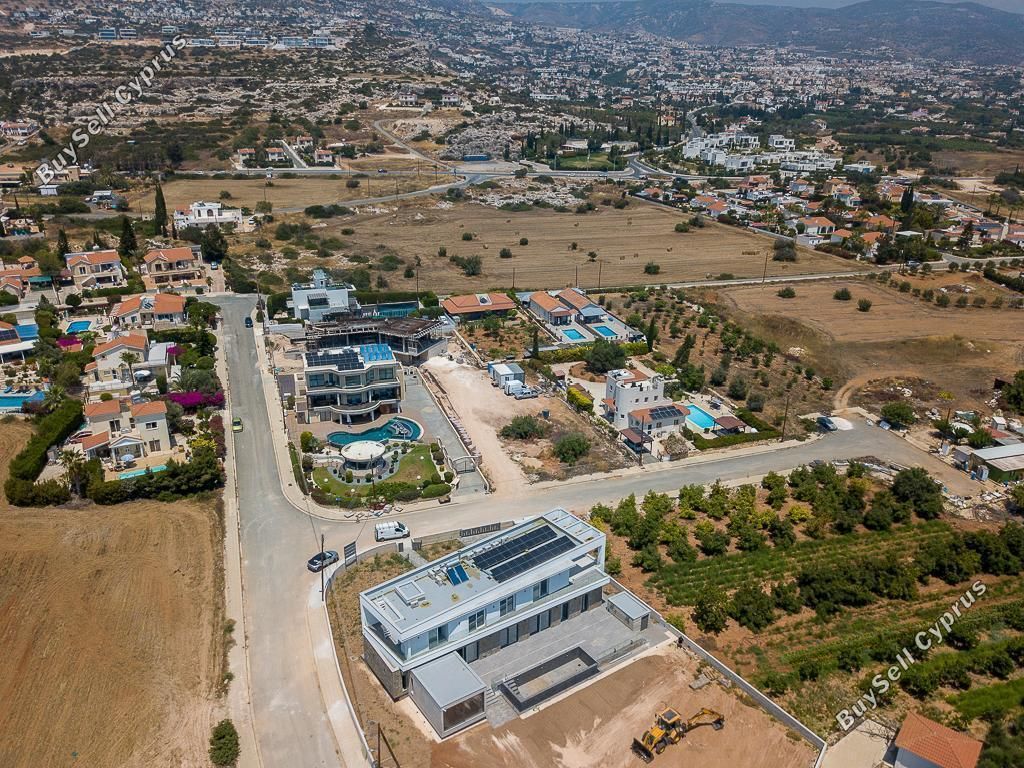 Property photo 3 of 11