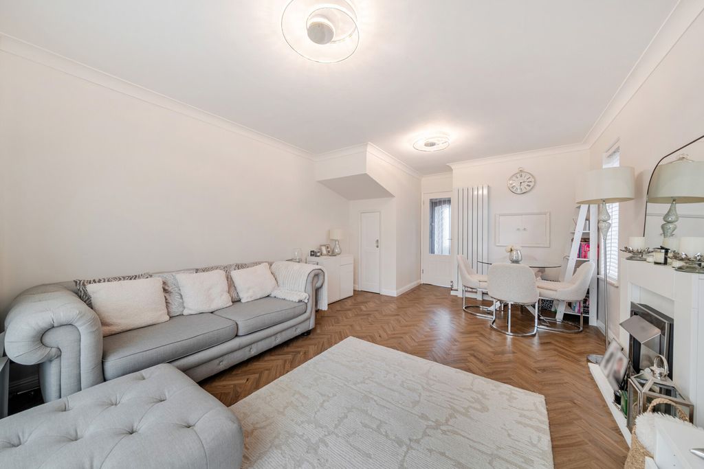 Property photo 2 of 20 1447835-10-69E7Bd...