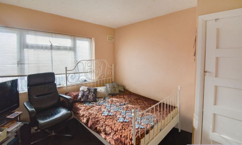 Property photo 3 of 5