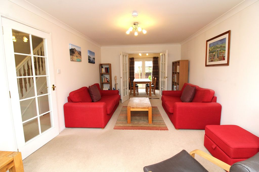 Property photo 3 of 24 Lounge Additional