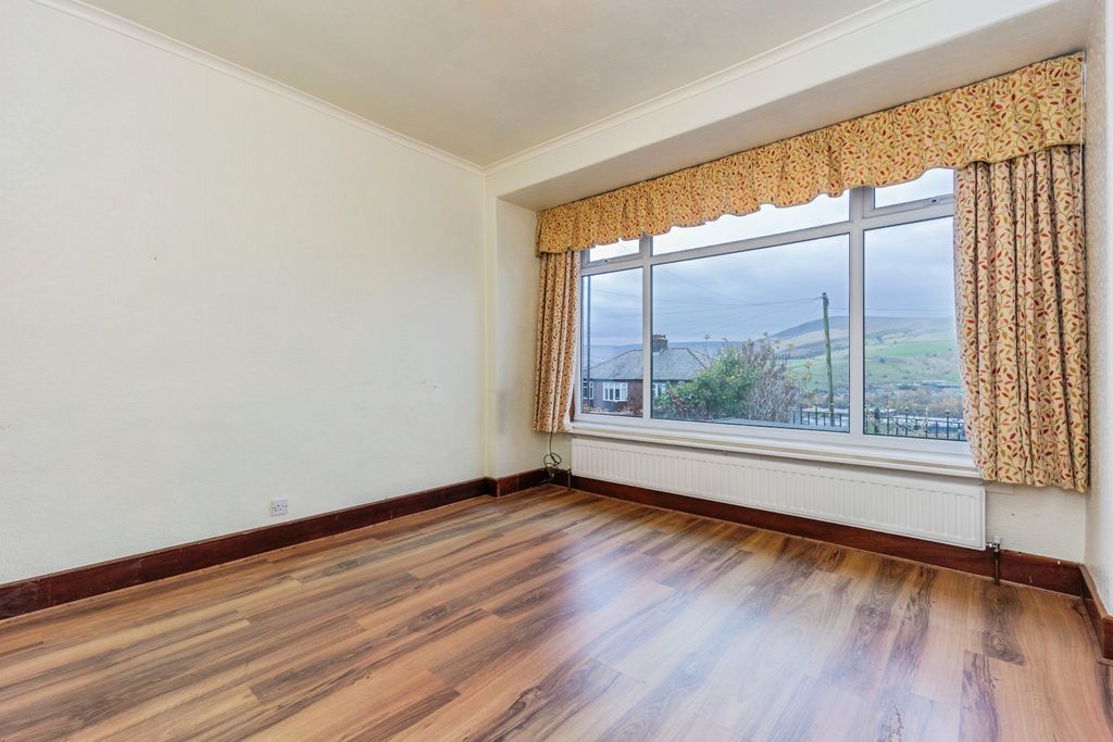 Property photo 3 of 15 Lounge