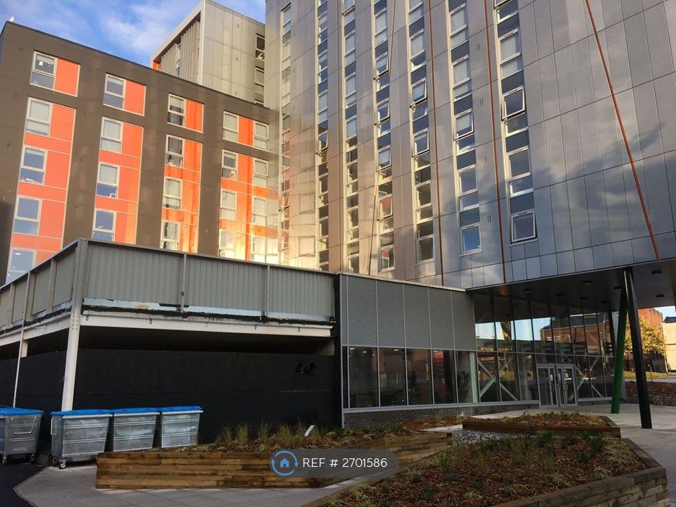 Property photo 2 of 16 One Islington Plaza Building