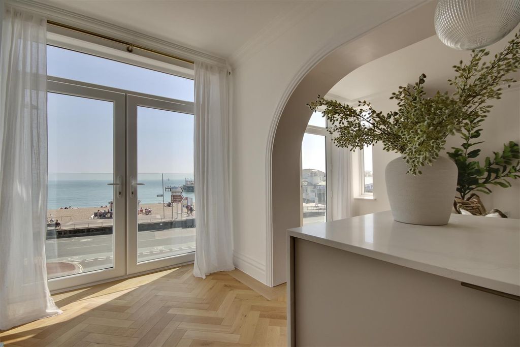 Property photo 2 of 43 A6CE1607-E0F1-48De-8Dfd-12Befd3B2Fe1_1_201_A.Jpeg