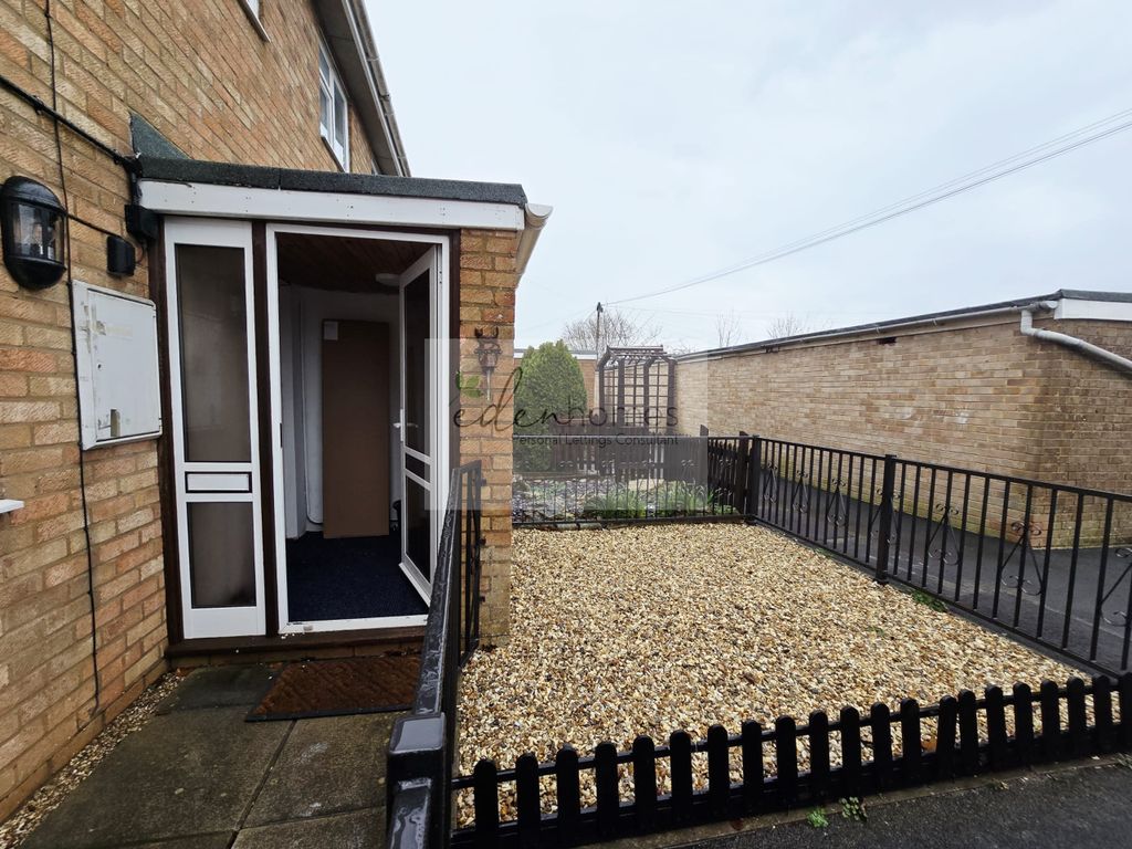 Property photo 3 of 14 Front Garden - Copy.Jpeg