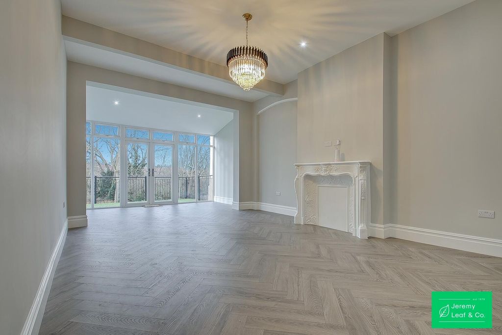 Property photo 3 of 24 Living Room