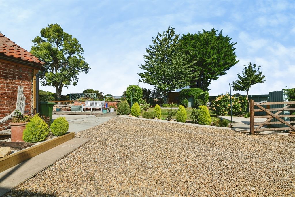 Property photo 2 of 37