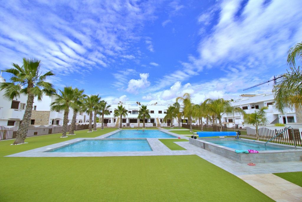 Property photo 1 of 50 Spacious And Elegant Townhouse Near The Sea With Excellent Common Areas