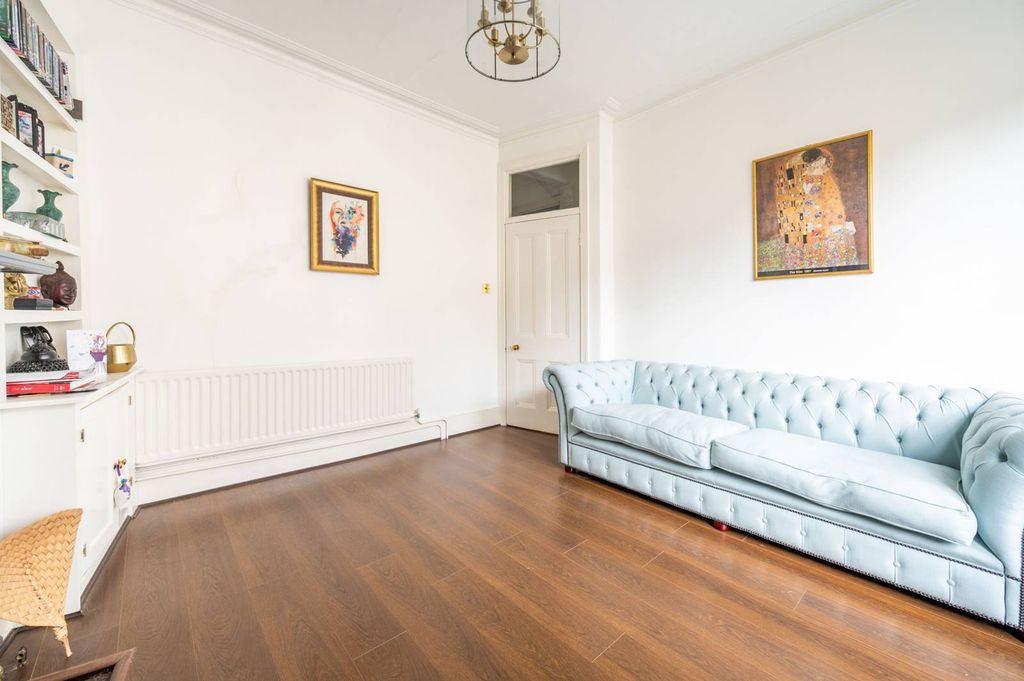 Property photo 2 of 11