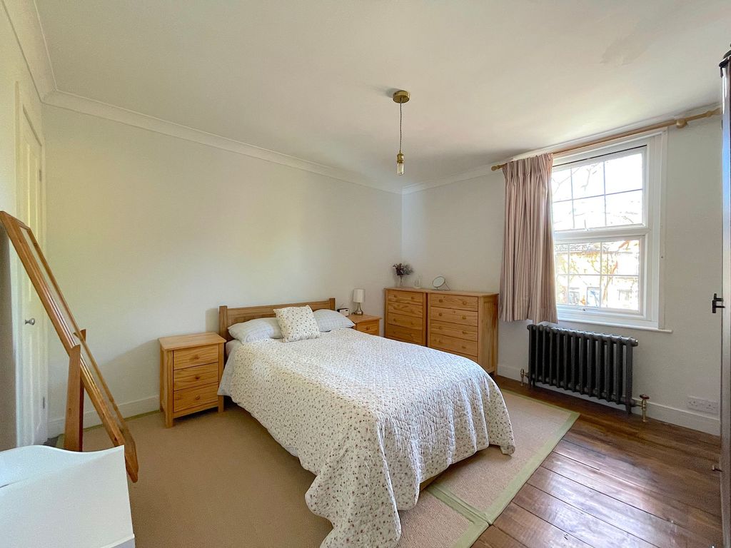 Property photo 2 of 32 Bedroom One (1)