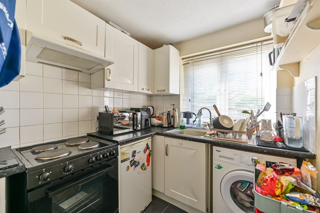 Property photo 2 of 6 Kitchen