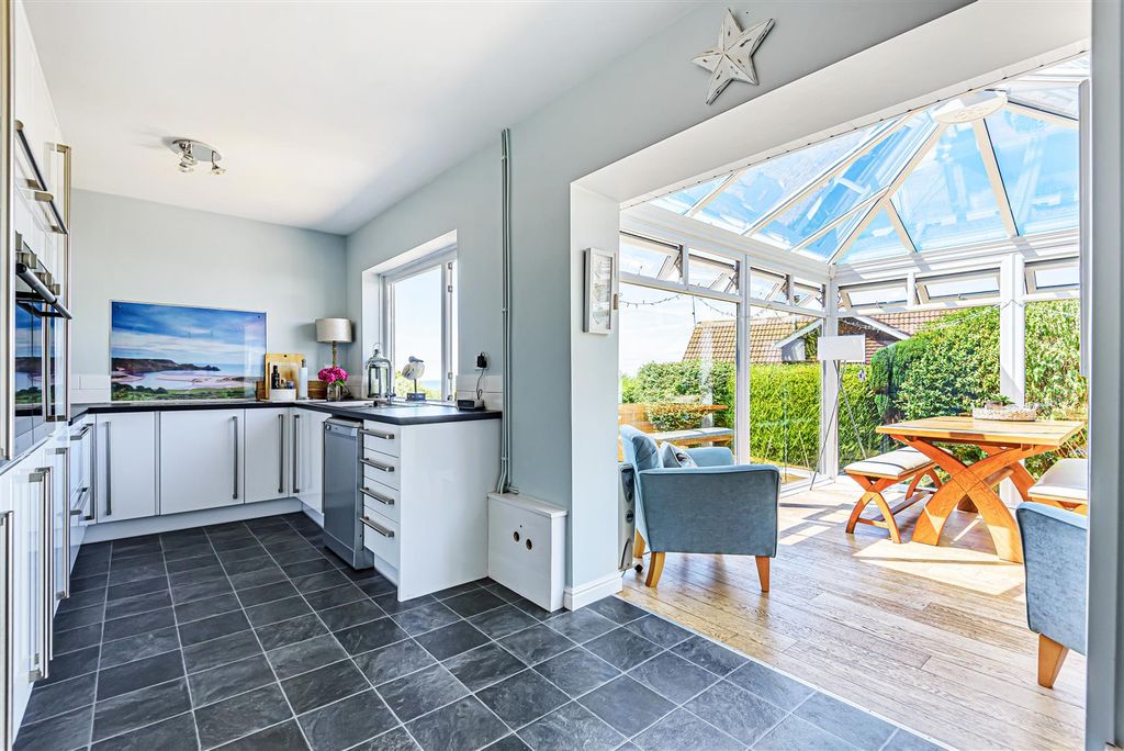 Property photo 3 of 21 Conservatory/ Breakfast Room