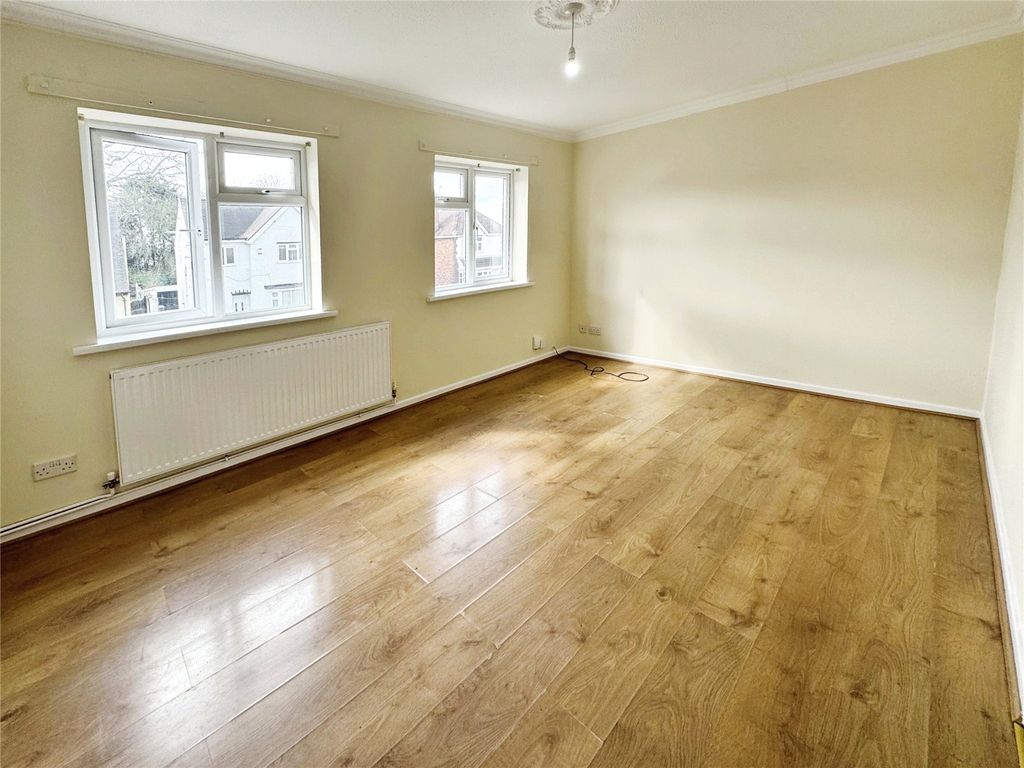 Property photo 3 of 6 Lounge