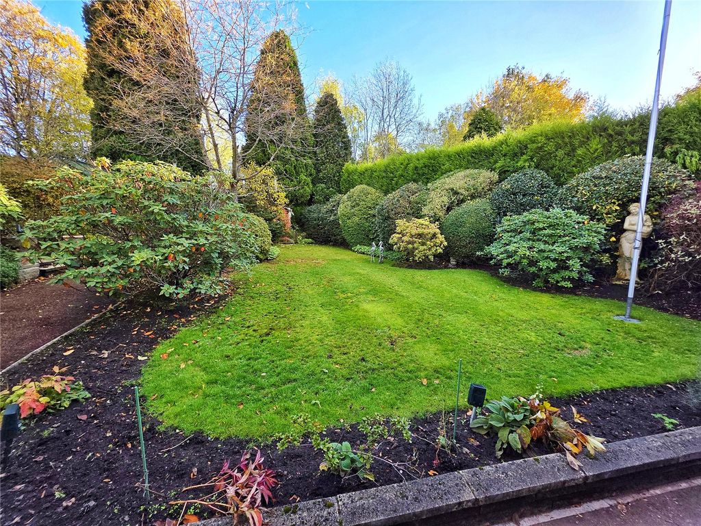 Property photo 3 of 25 Gardens