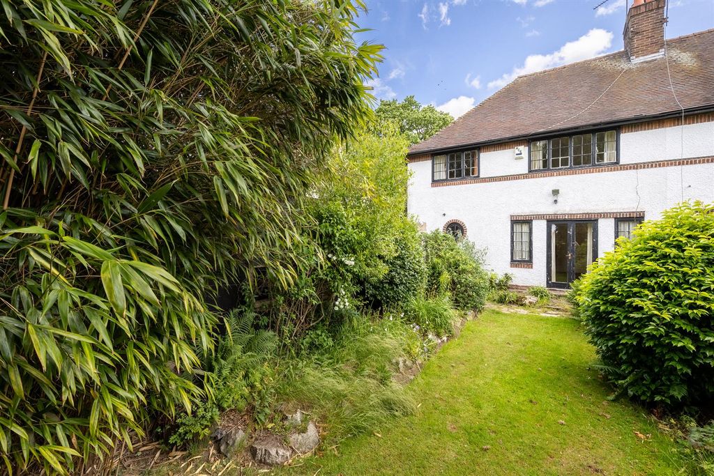 Property photo 1 of 20 124Londonroad-3.Jpg