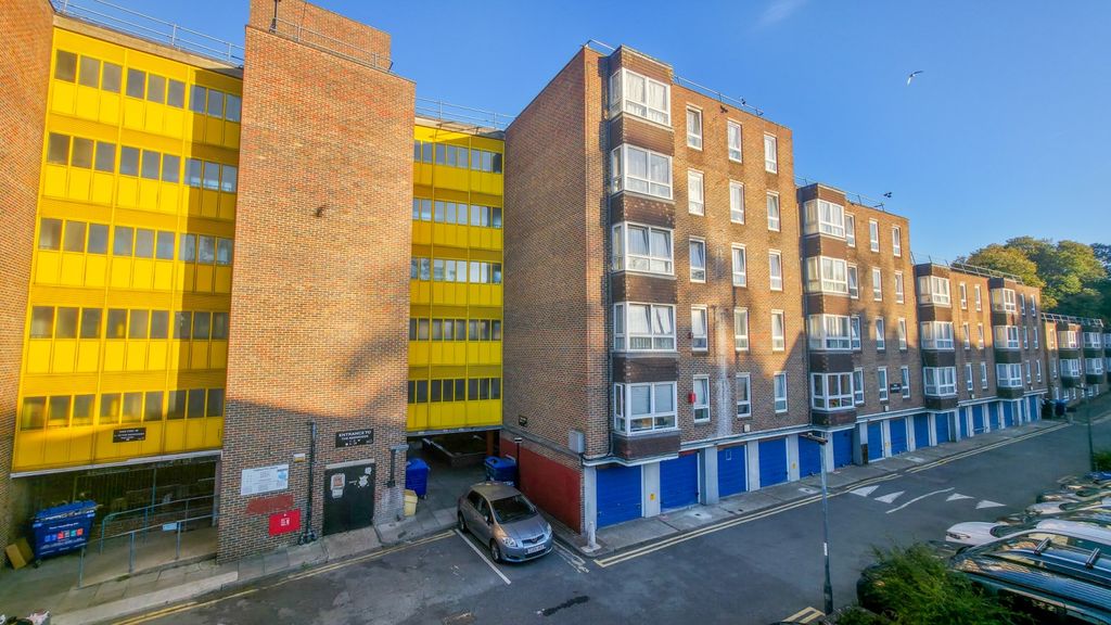 Property photo 1 of 11 20251006_170922