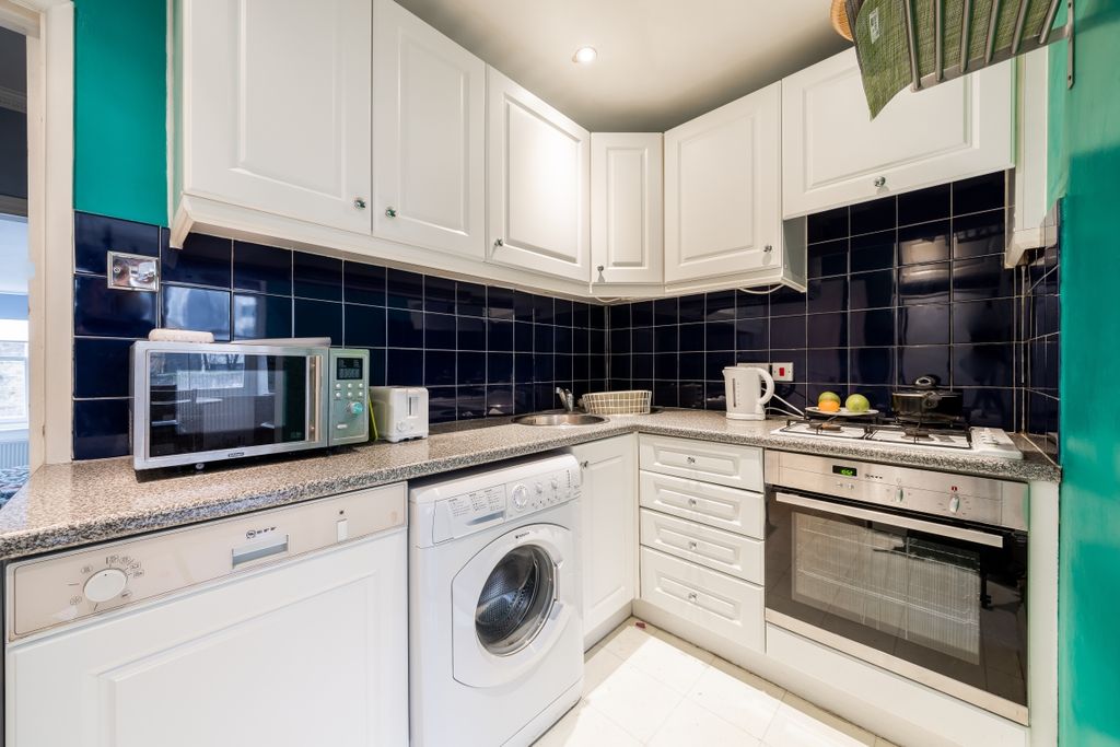 Property photo 2 of 10 4