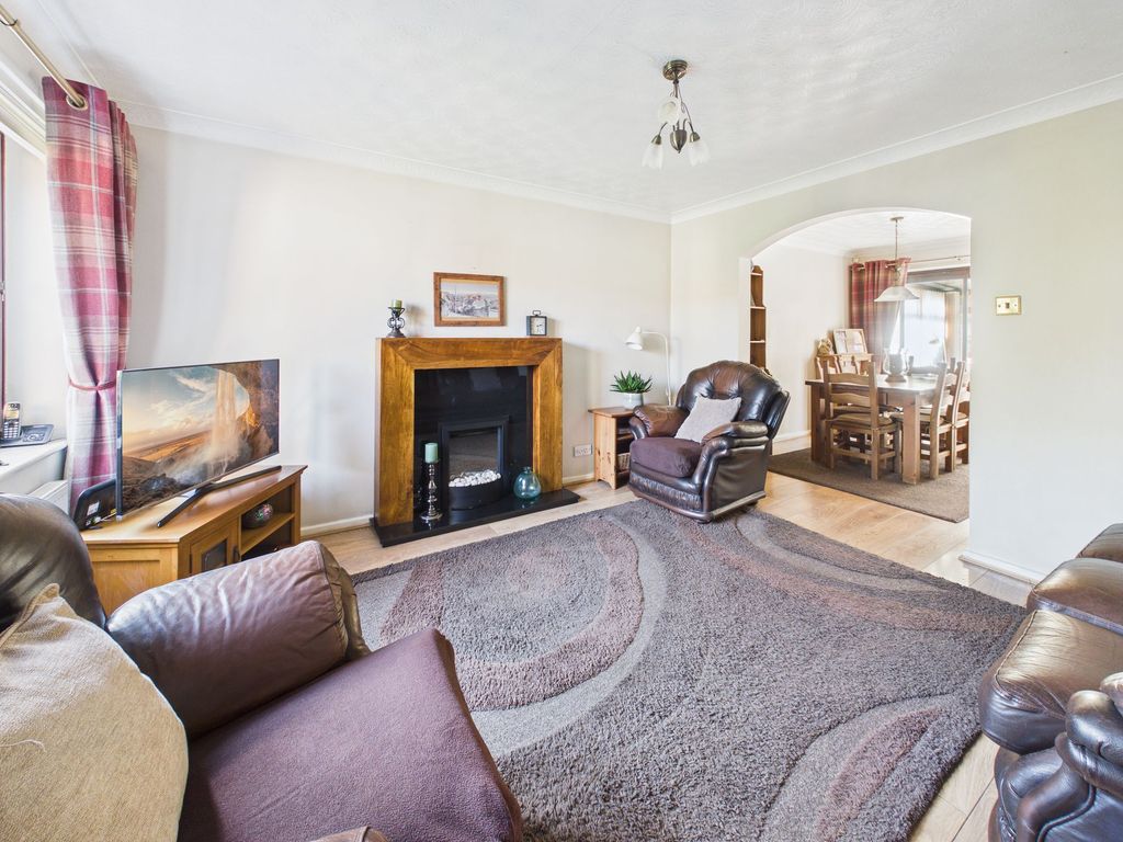 Property photo 3 of 20 Lounge