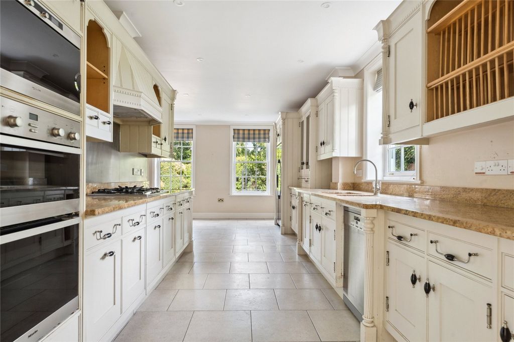 Property photo 3 of 19 Kitchen