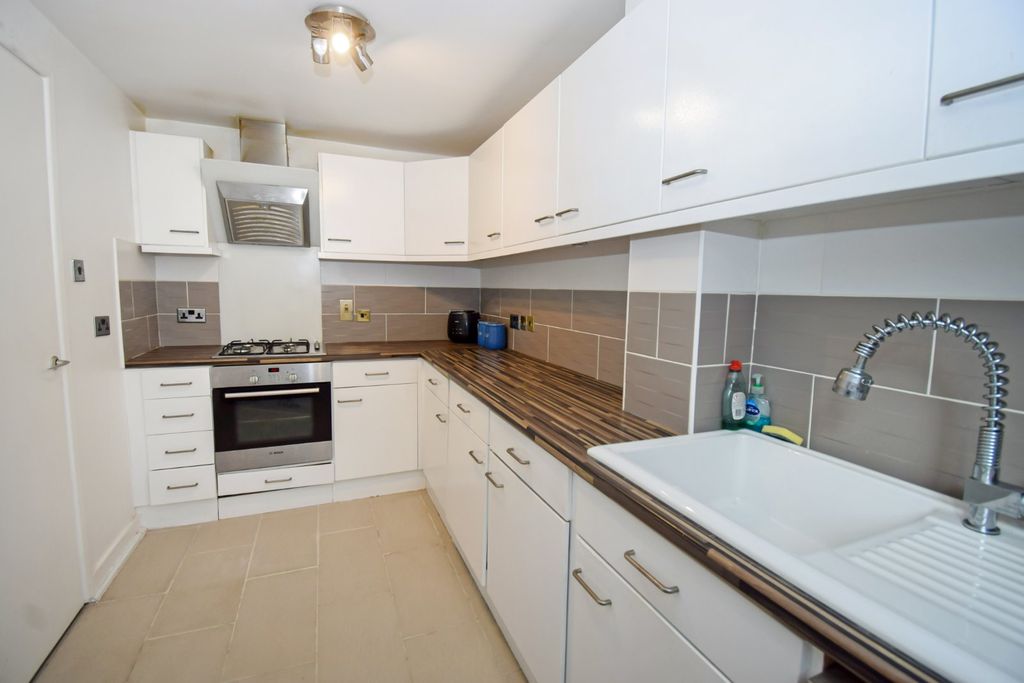 Property photo 3 of 14 Kitchen