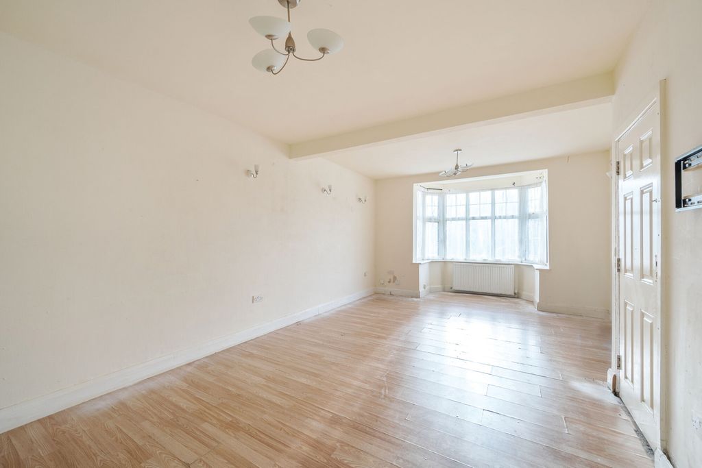 Property photo 2 of 21 1382967-11-691c55...