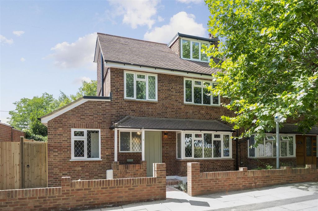 Property photo 1 of 18 Albert Grove-3.Jpg