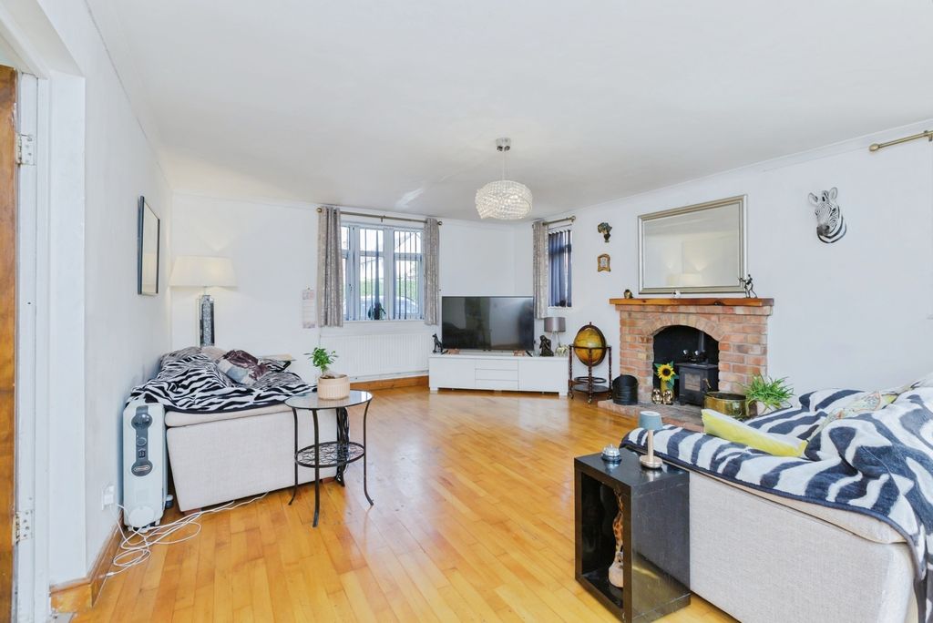 Property photo 3 of 17 Photo