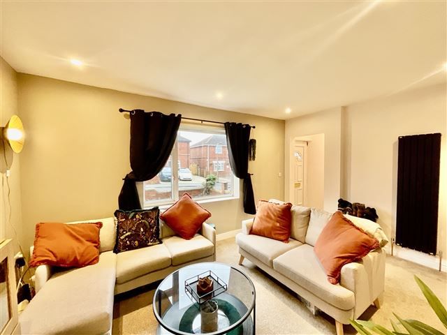 Property photo 3 of 21 Lounge