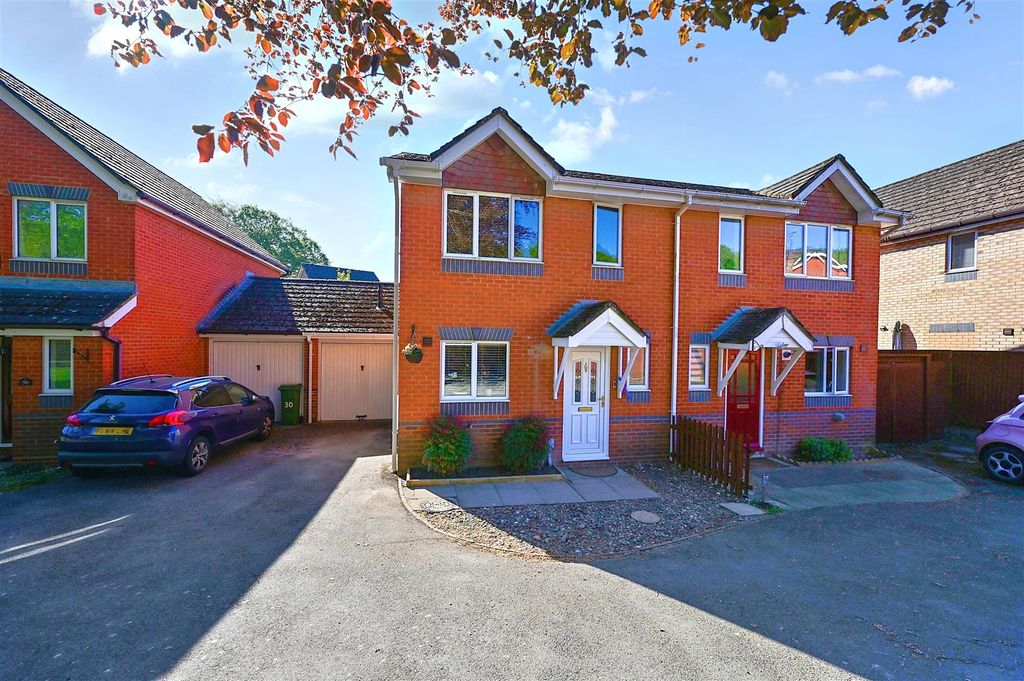 Property photo 1 of 17 Florence Way